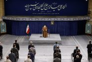 رهبر معظم انقلاب اسلامی در دیدار جمعی از کارگران: دولت کارهای اقتصادی مهمی در پیش دارد؛ همه کمک کنند تا به نتیجه دست یابد