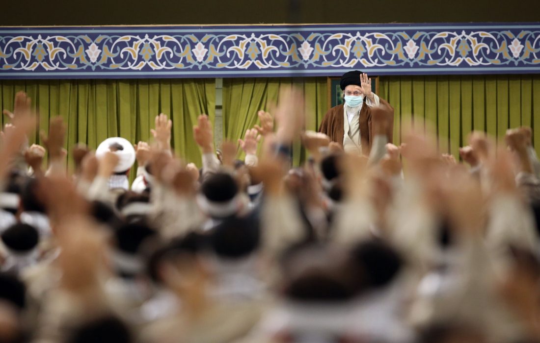 رهبر معظم انقلاب اسلامی در دیدار بسیجیان به‌مناسبت روز بسیج مطرح کردند؛ روایت شکست نقشه منطقه‌ای آمریکا به‌وسیله تفکر بسیجی و پرچمداری حاج قاسم سلیمانی