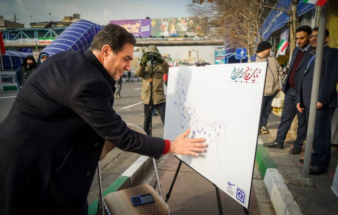 حضور مدیرعامل صندوق بازنشستگی فولاد در راه پیمایی ۲۲ بهمن و بازدید از غرفه صندوق