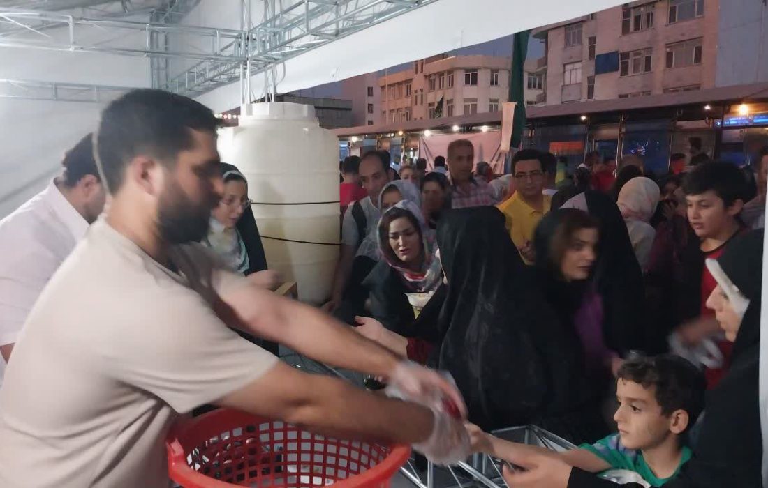 خدمت رسانی موکب شهدای فولاد حوزه مقاومت بسیج صندوق فولاد در مهمانی ۱۰ کیلومتری عید غدیر+ گزارش تصویری